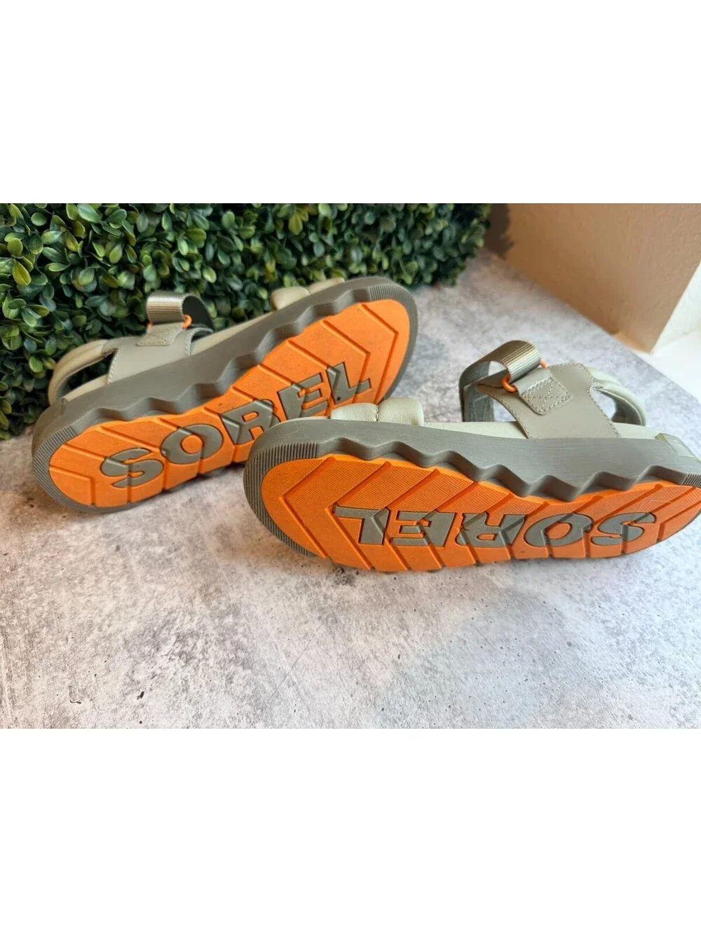 Sorel Women's VIIBE Leather Sandal - Safari Green, Size 8